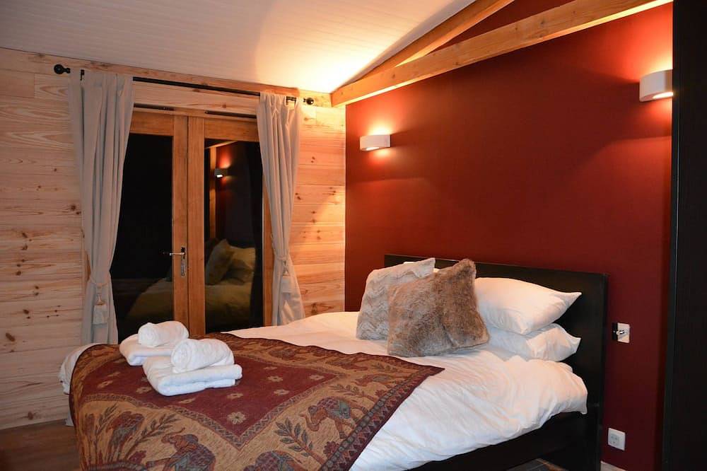 Boutique Alpine Chalet with Panoramic Views next to Ski Lift in Thollon-les-Mémises, Thonon-les-Bains region