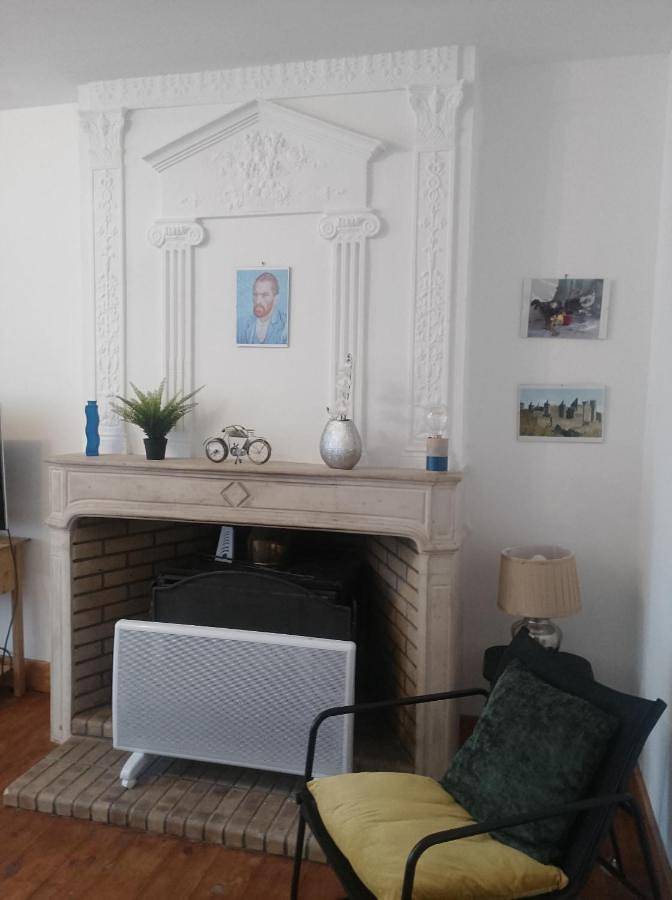 Appartement entier, Two-Bedroom Apartment in Ruffec, Charente