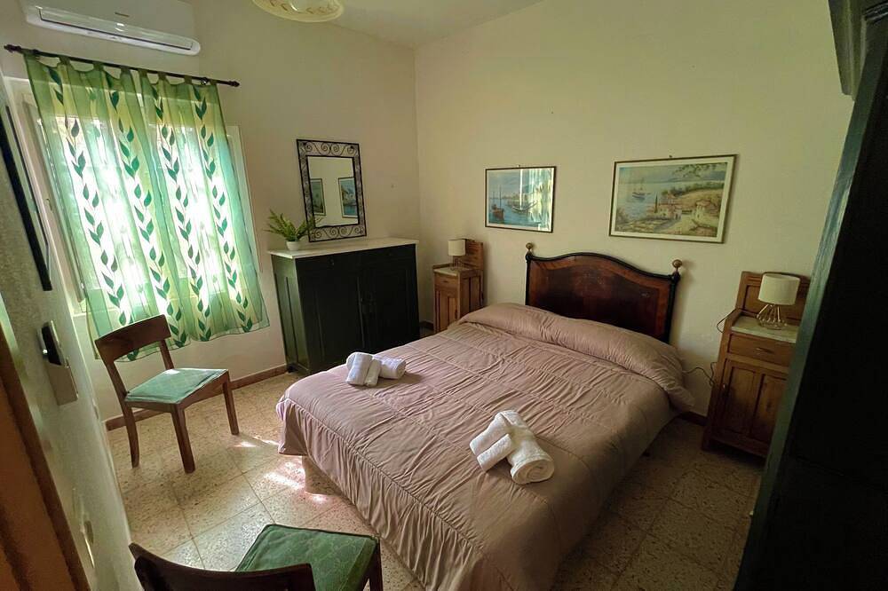 Entire apartment, Pinnìga’s House con maestosa vista sul mare in Santa Maria Navarrese, Ogliastra Province