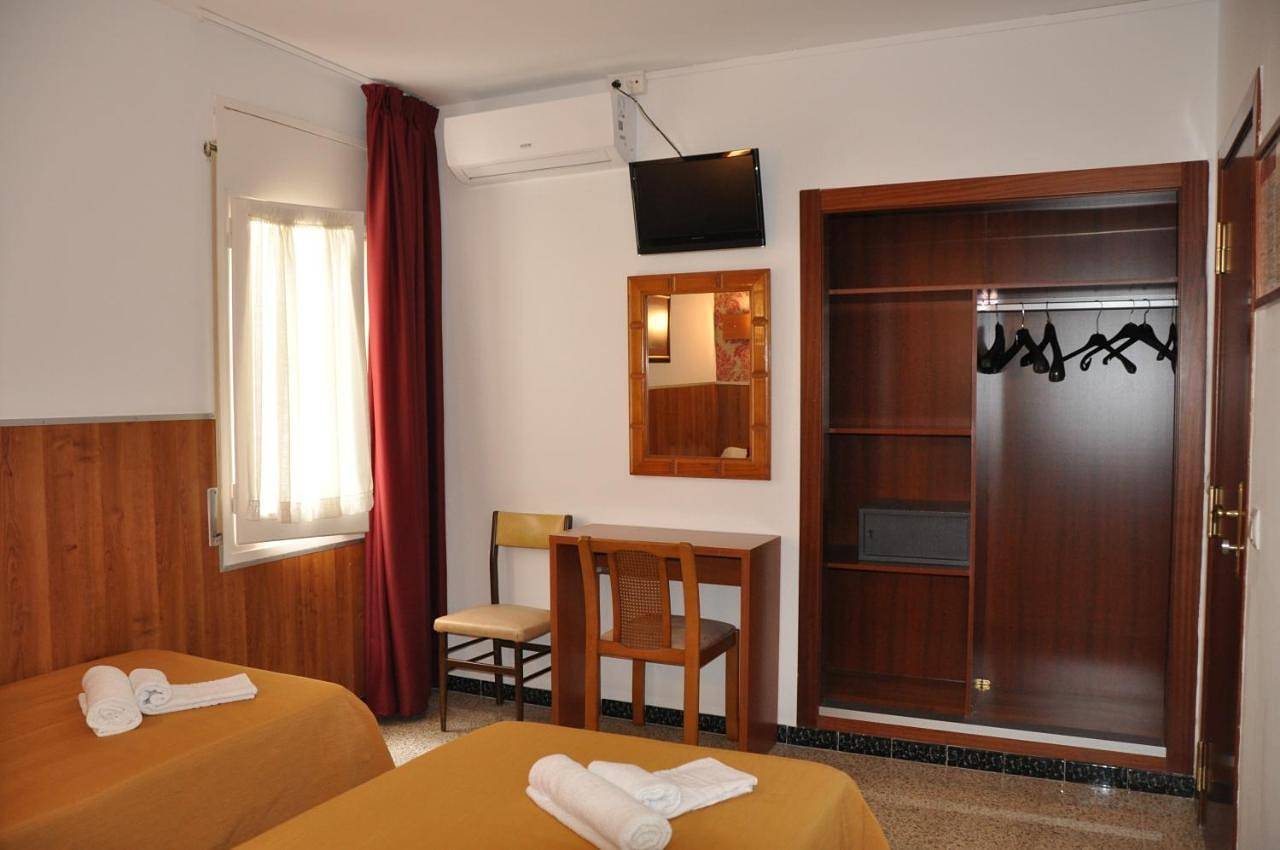 Hostal - Pensión El Amigo in Central Lloret de Mar, Lloret de Mar
