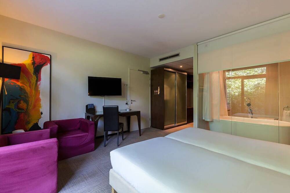 Your Ideal Stay Near Eindhoven! Indoor Pool, Free Parking, Onsite Dining! in Leende, Nordbrabant