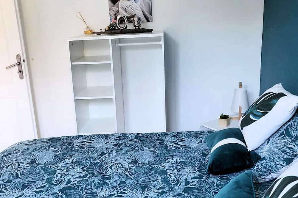 Comfortable air-conditioned villa, swimming pool, near Salon-de-Provence, dog allowed (1). in Salon-de-Provence, Aix-en-Provence region