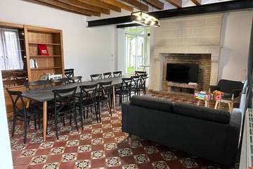 Gîte pour 14 personnes, avec jardin à Chahaignes