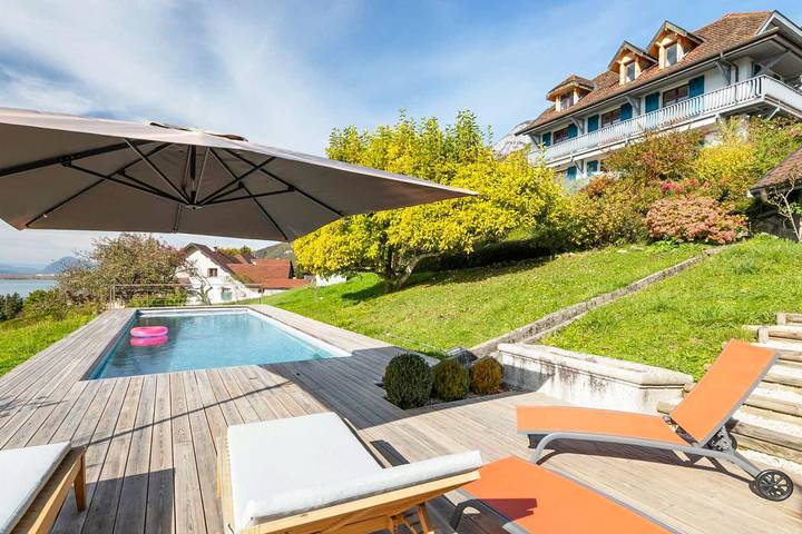 Villa voor 12 personen, met terras en tuin aan het meer van Annecy