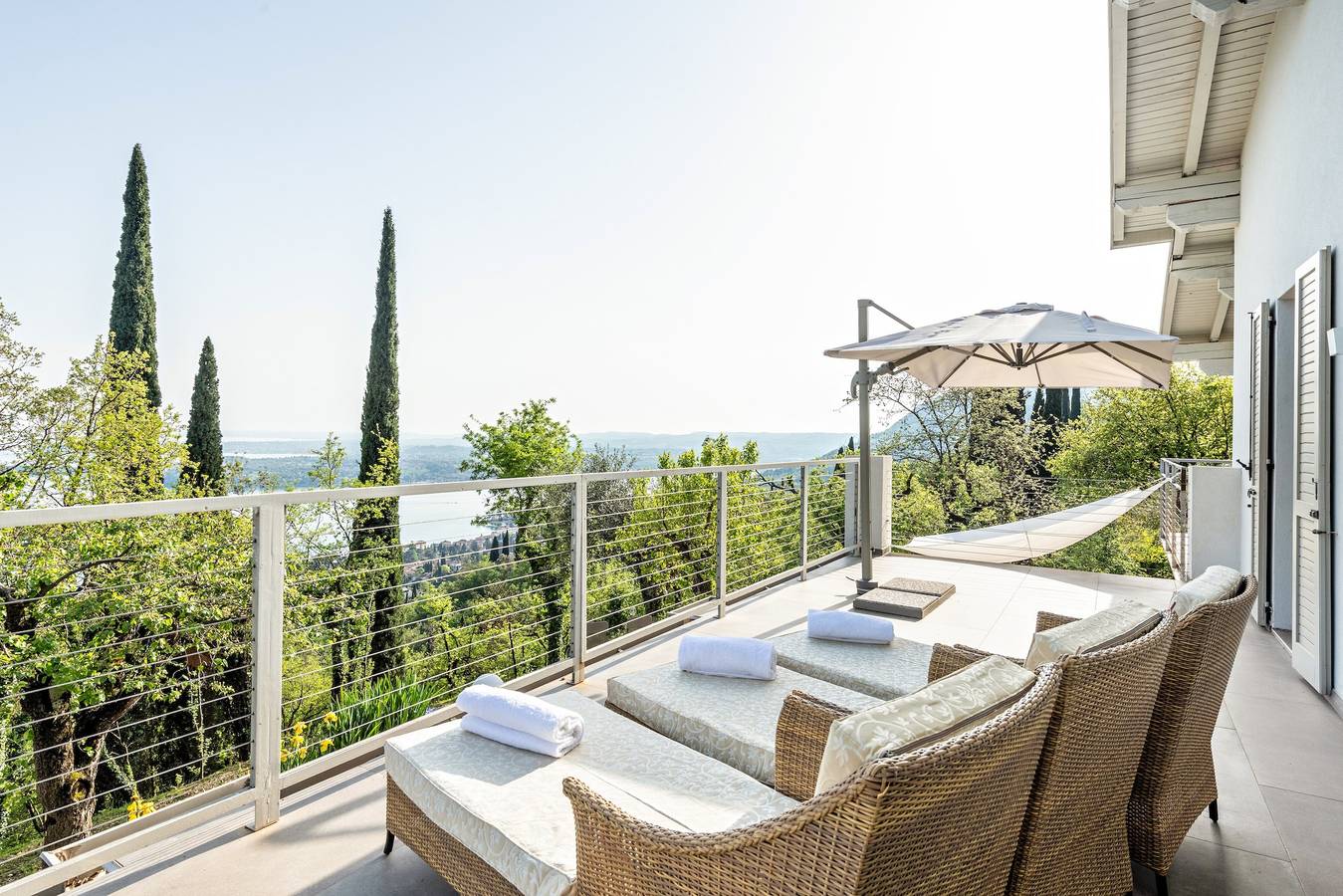 Villa "Artista" met Privézwembad, Whirlpool & Wi-Fi in Gardone Riviera, Garda Bergen