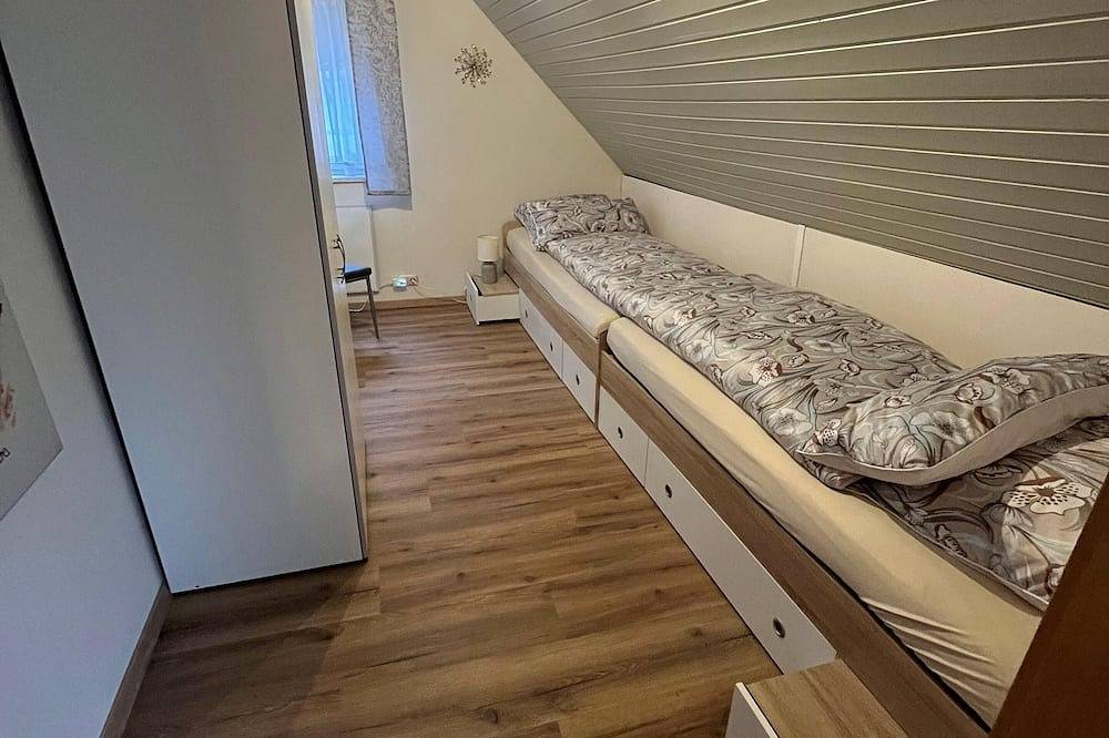 Ganze Wohnung, 90qm große Ferienwohnung auf zwei Etagen und mit Sauna in Steinwiesen, Frankenwald