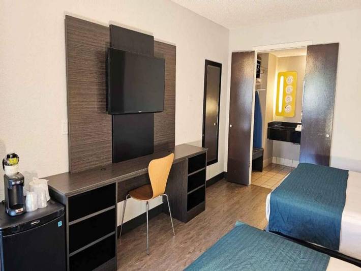 Apartamento entero, 2 camas tamaño queen | Baño adaptado para personas in Anaheim, Condado de Orange