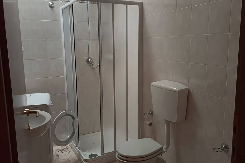 Geheel appartement, Appartement 'Rex Lo Scoglietto - Bilocale 29' met gedeeld zwembad, privéterras en Wi-Fi in Castiglione della Pescaia, Provincie Grosseto