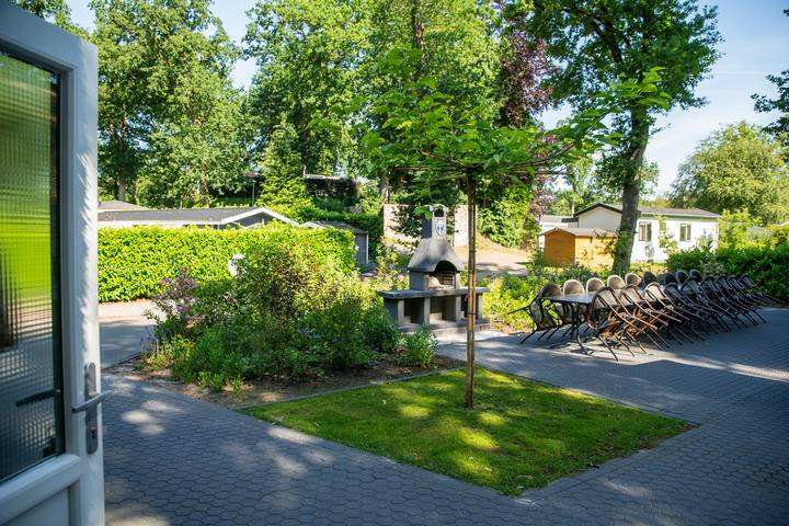 Vakantiehuis voor 18 personen, met tuin en kinderzwembad in De Bult