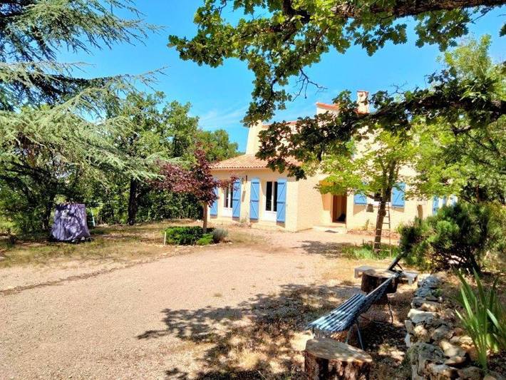 Location de vacances pour 6 personnes, avec terrasse ainsi que jardin et vue, animaux acceptés à Plan-d'Aups-Sainte-Baume