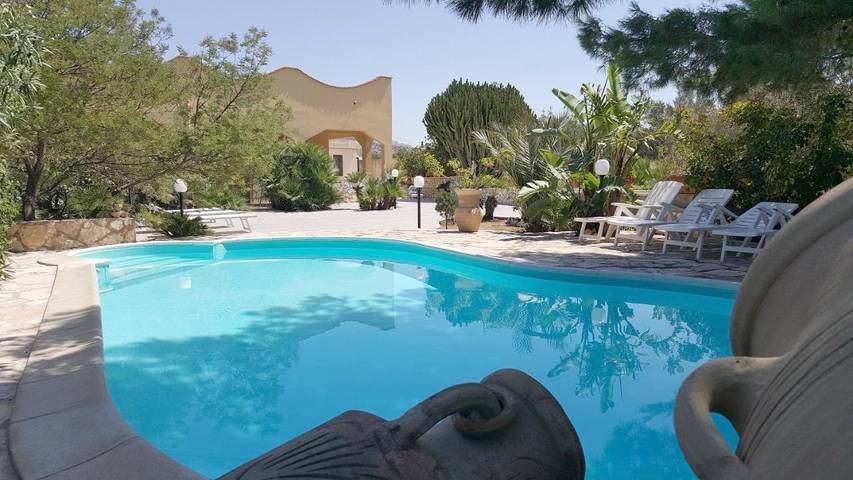 Villa per 7 persone, con Giardino e Piscina nonché Panorama a Valderice