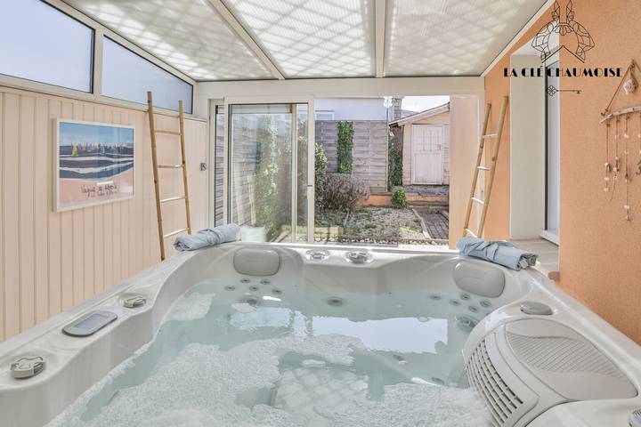 Villa pour 6 personnes, avec terrasse ainsi que jardin et jacuzzi aux Les Sables-d'Olonne - 2
