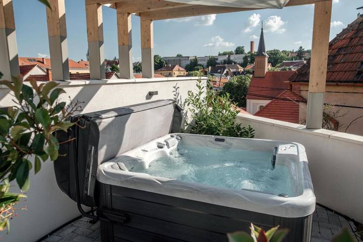 Appart’hôtel pour 2 personnes, avec Jacuzzi ainsi que Terrasse et Jardin