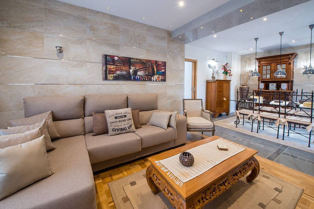 Modern villa with Heated Pool & 400 m from the spa La Laguna hotel in Rojales, Costa Blanca