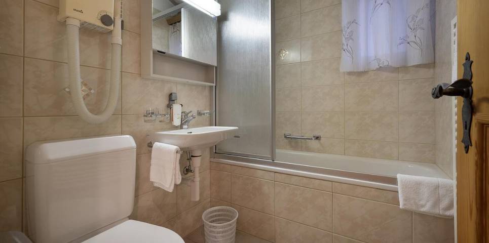 Hôtel pour 2 personnes, avec vue et jardin à Zernez - 3