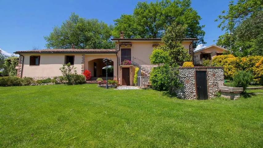 Baita per 3 persone, con giardino e piscina, con animali domestici nel Lazio