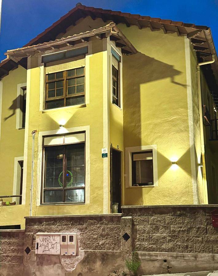 Casa rural para 2 personas, con vistas además de jardín y balcón en Santander