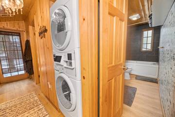 Log Cabin for 3 Guests in Snow Summit, Big Bear Lake, Picture 4