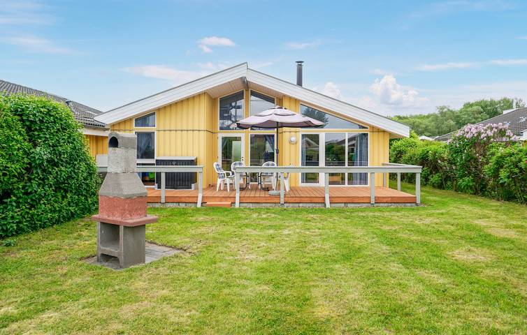 Ferienhaus für 4 Personen, mit Terrasse und Whirlpool sowie Garten und Sauna in Rechlin
