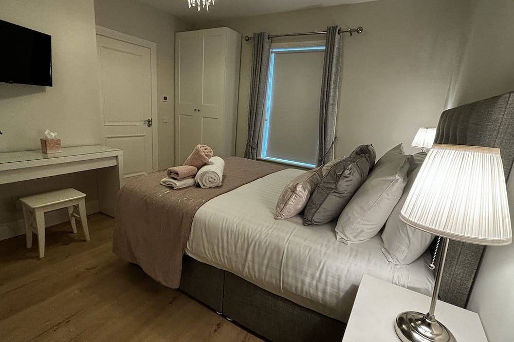 Stylish & New| In Heart of Town | Garden & Firepit in Donegal, County Donegal