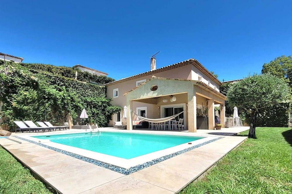 Zeitgenössische Villa mit modernem Pool in Pégomas, Cannes und Umgebung