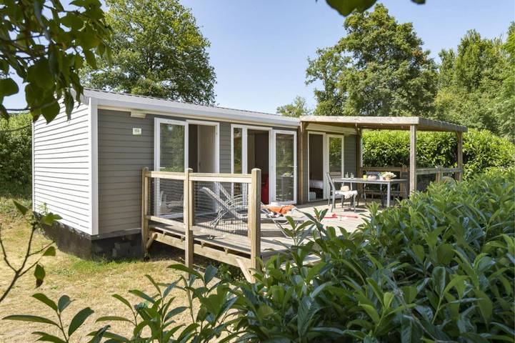 Mobil home pour 4 personnes, avec terrasse ainsi que piscine et jardin, adapté aux familles à Pierrefitte-sur-Sauldre