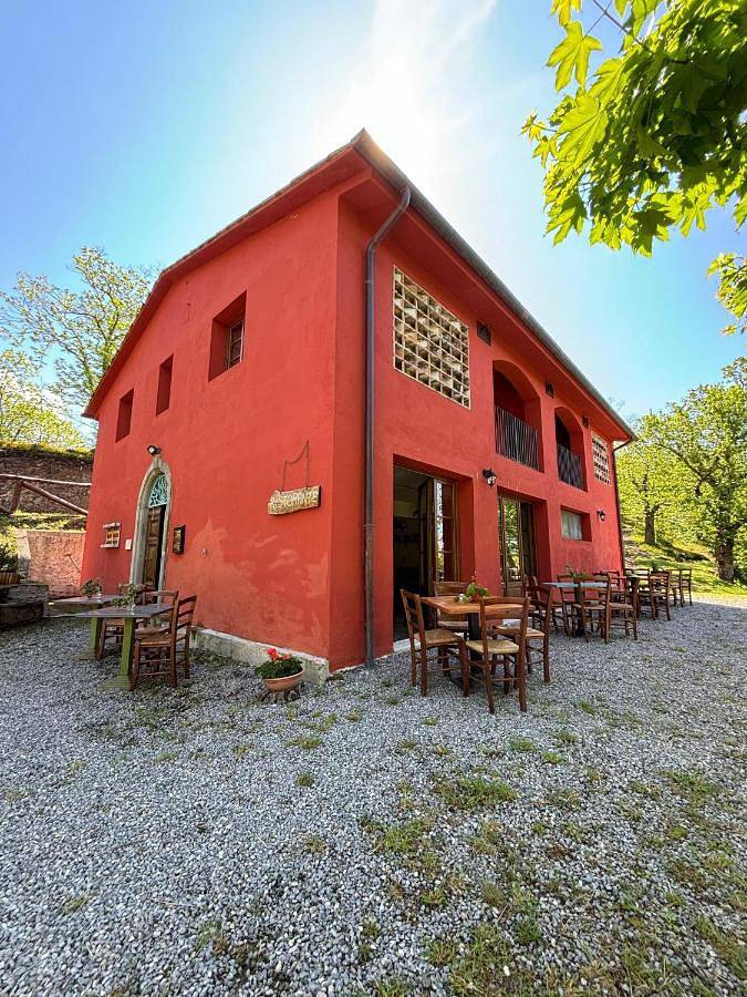 Agriturismo per 2 persone, con panorama e giardino in Provincia di Lucca