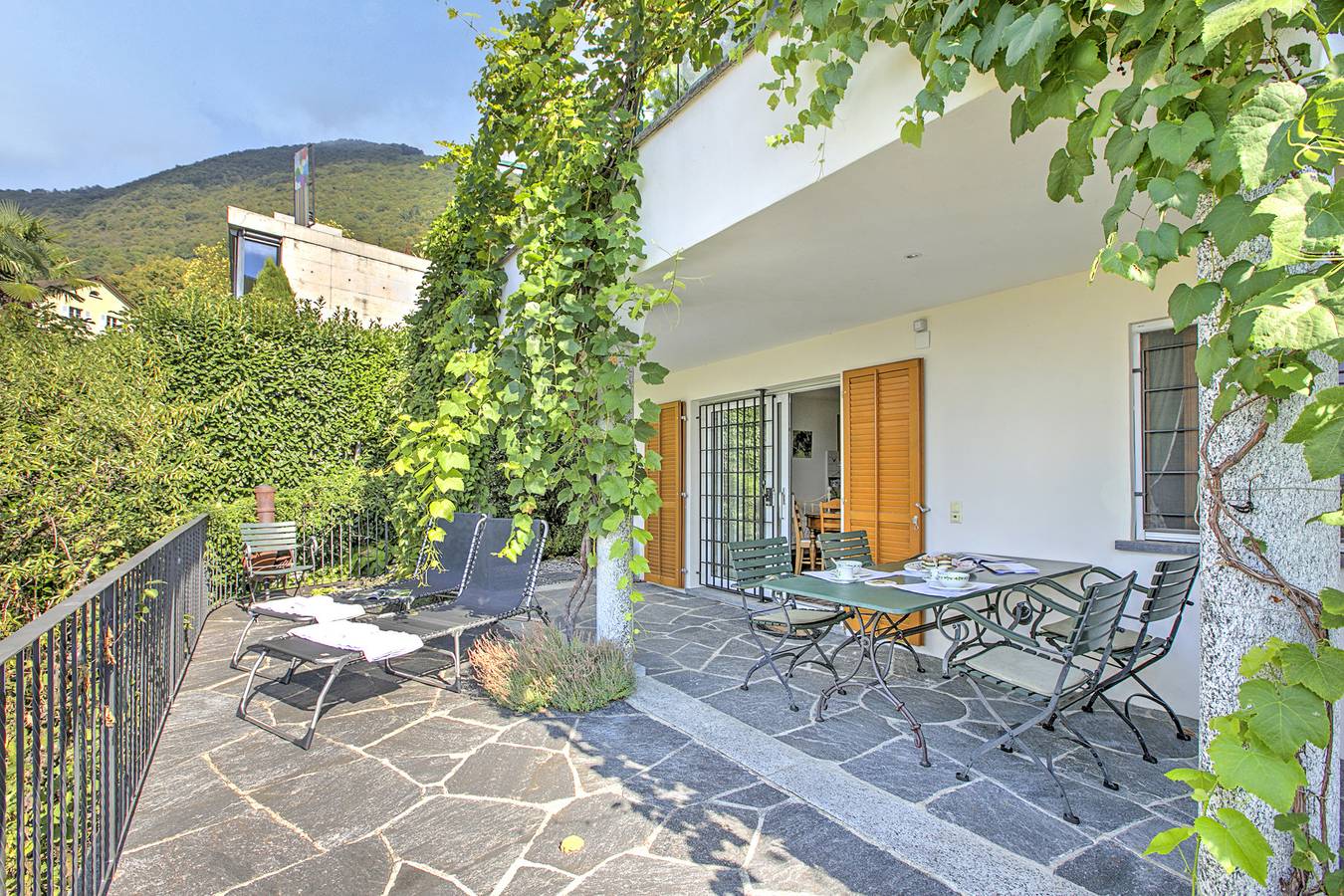 Entire apartment, Honeymoon Love Retreat 2 in Minusio, Ticino Alps and Verbano
