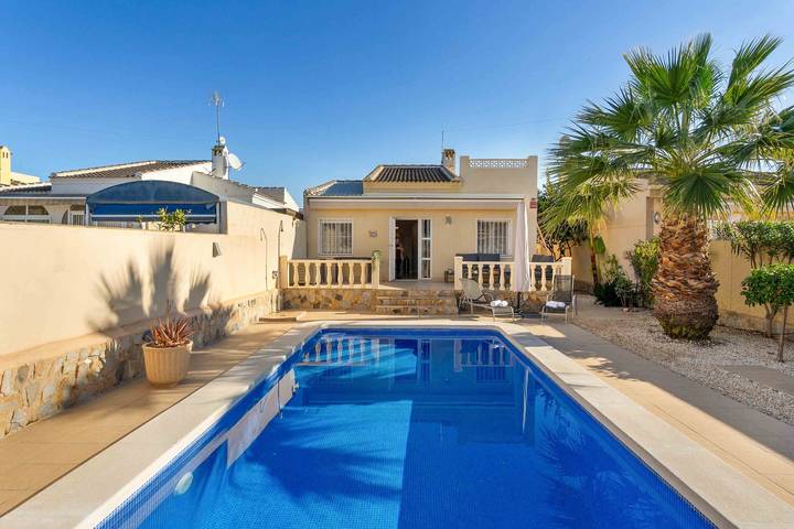 Finca für 4 Personen, mit Balkon/Terrasse und Garten in Torrevieja