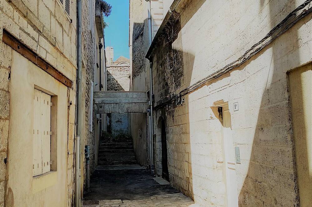 Entire apartment, Apartment-Apartment-Wet room-City view-T2 in Angoulême, Charente
