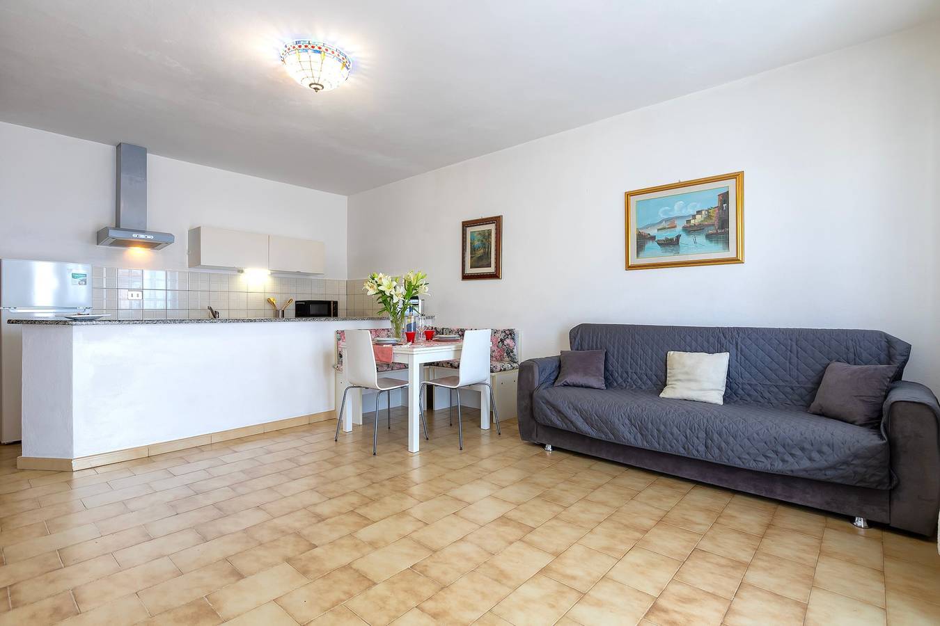 Appartamento intero, Casa vacanze "Patrizia" con aria condizionata, balcone e giardino in La Ciaccia, Valledoria