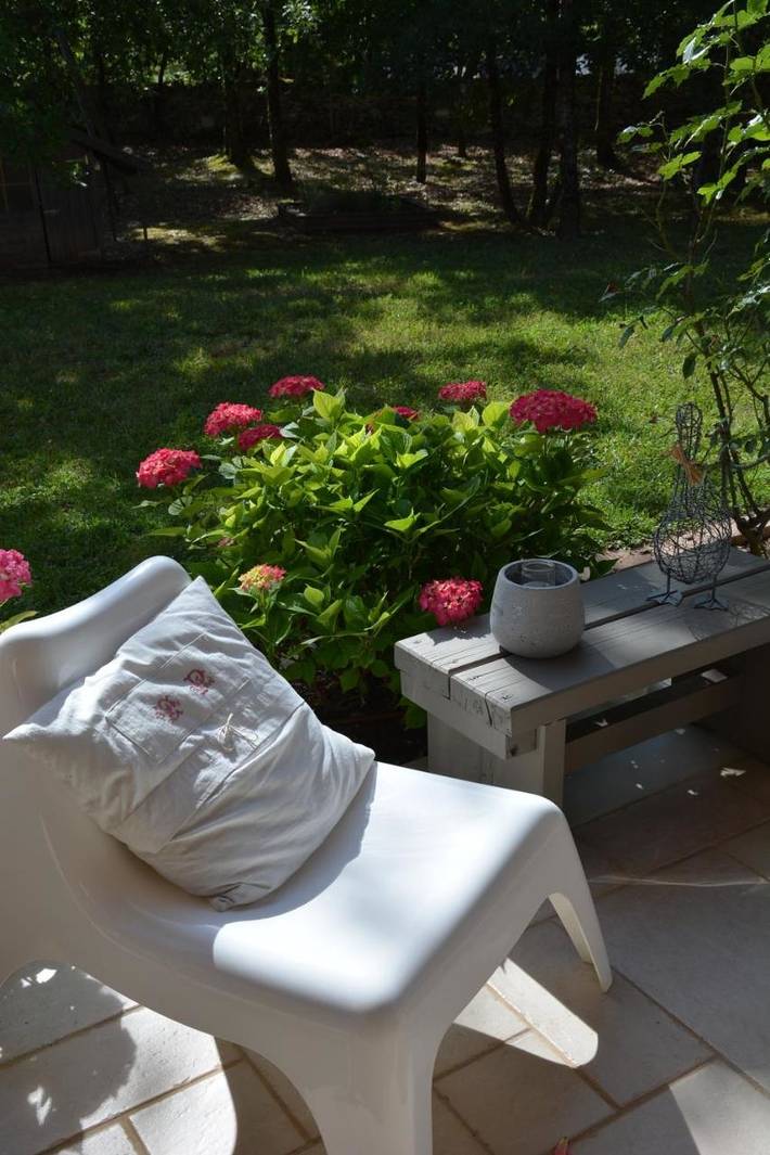 Location de vacances pour 2 personnes, avec vue ainsi que jardin et terrasse à Lalbenque - 4