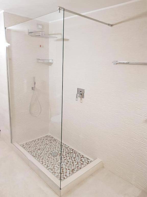 Villa pour 6 personnes, avec jacuzzi ainsi que balcon et piscine à Sirmione - 3