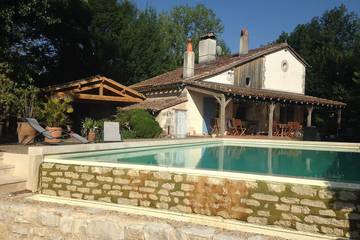 Gîte pour 8 personnes, avec jardin et terrasse, animaux acceptés à Mussidan