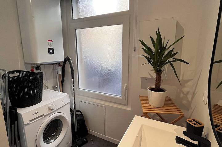 Entire apartment, Loft relaxation in the heart of Avranches - Private Jacuzzi & comfort for 2 to 4 people in Avranches, Mont-Saint-Michel Bay
