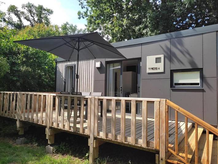 Camping pour 5 personnes, avec piscine ainsi que terrasse et bassin pour enfant