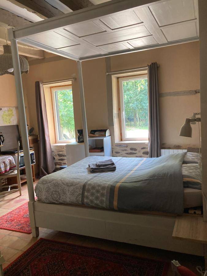 Appartement entier, Le moulin du pont, chambre double indépendante. in Mordelles, Région de Rennes