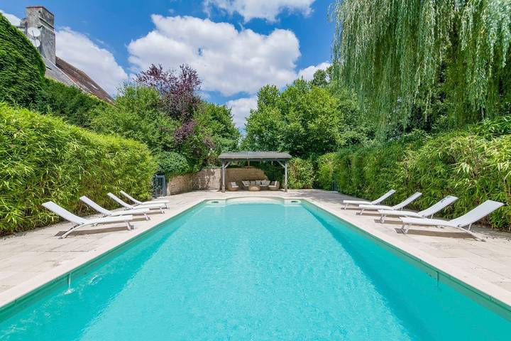 Gîte pour 14 personnes, avec Terrasse et Piscine à Blacy