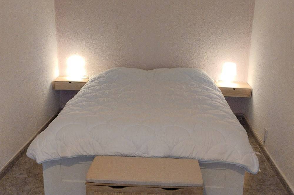 Entire apartment, Centrally located and equipped apartment in Sabiñánigo, Spanish Pyrenees