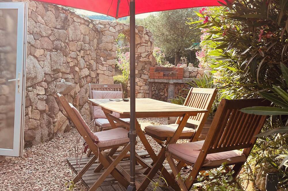 El Maquis dans un jardin paysager de 3000 m², calme et dépaysement… in Figari, Arrondissement de Sartène