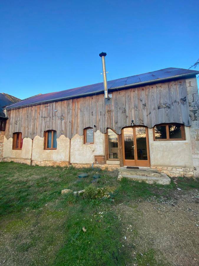 Location de vacances pour 7 personnes, avec vue et jardin à Borrèze