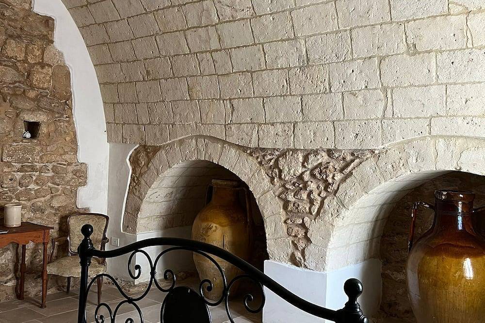 House from 1657, historic home in the village of Monacizzo in Torricella, Golfe de Tarente