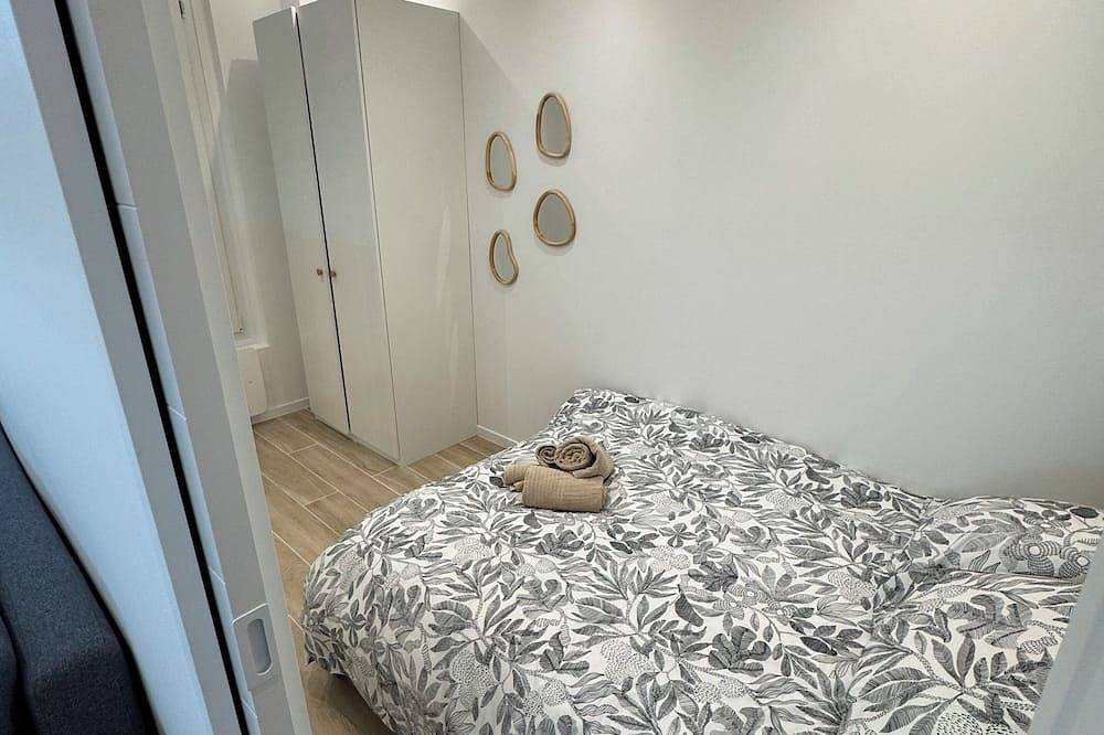 Entire apartment, 2-room apartment, new/fully renovated, sleeps 4 in Montrouge, Hauts-de-Seine