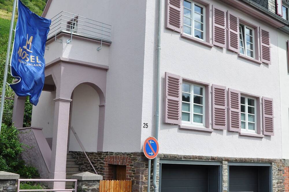 Vacation home for families or friends, dogs welcome in Cond, Cochem