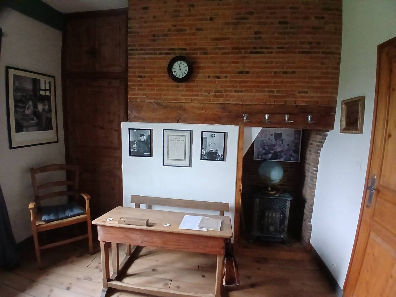 Chambre d’hôtes « Chambre - L’école » avec terrasse et jardin partagés, Wi-Fi in Courtonne-la-Meurdrac, Région de Lisieux
