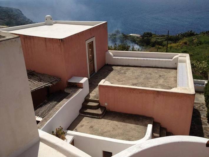 Location de vacances pour 2 personnes, avec jardin ainsi que terrasse et vue à Filicudi - 4