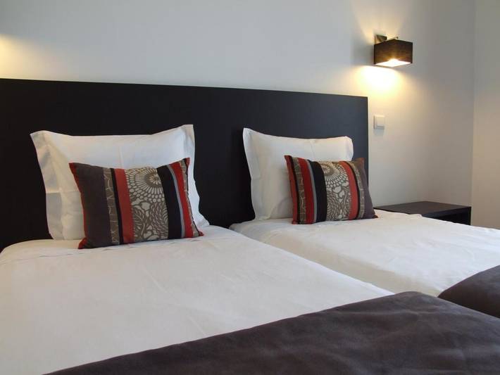 Hotel para 10 pessoas, com jardim e terraço e ainda piscina and piscina infantil em Évora