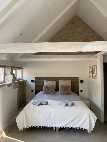 Chambre d’hôte pour 2 personnes, avec piscine et jardin ainsi que terrasse et vue, animaux acceptés à Calvignac