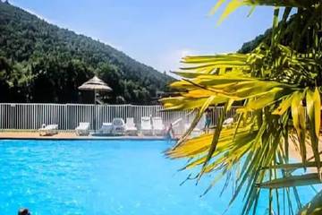 Camping pour 4 Personnes dans Saint-Martial-Entraygues, Massif central, Photo 2