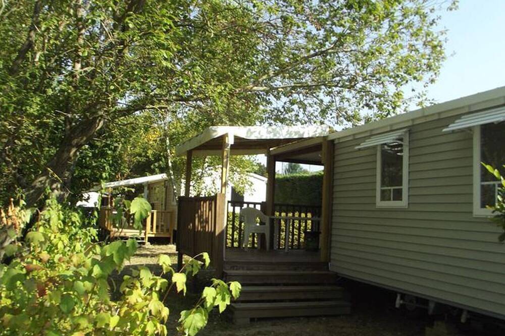 Mobil home confortable avec terrasse in Le Grand-Serre, Région de Valence